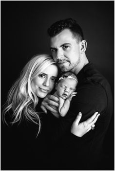 Black and white portrait of mom, dad, and newborn baby girl. Dad is holding baby girl on his arm and mom is hugging her. Family Portrait Poses Newborn, Simple Family Newborn Pictures, Family Portrait Poses With Newborn, New Born Baby Girl Photoshooting With Family, Family Shoot Newborn, Family Photoshoot Ideas With Newborn, Family Picture Ideas With Newborn, Family Portrait Newborn, Family Pic With Newborn