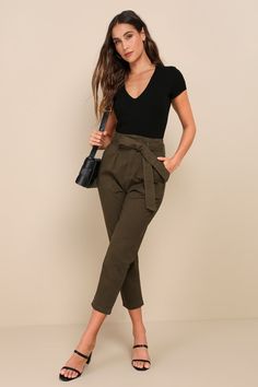 Womens Smart Casual Outfits Summer, Summer Chic Looks, Professional Wardrobe Women, Business Casual With Tshirt, Fitness Professional Attire, Cute Summer Outfits Women In 30s, Comfortable But Stylish Outfits, Athletic Wear For Women, 30 Year Reunion Outfits