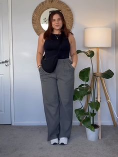 Medium Body Type Outfits Aesthetic, Elegant Outfit Midsize, Midsize Elegant Outfit, Chubby Office Outfit, Business Casual Midsize Outfits, European Casual Outfits, Mid Size Office Outfits, Modest Outfits Plus Size, Plus Size Minimalist Outfits