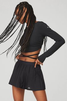 Wear it your way. The Ribbed Manifest Long Sleeve can be cinched and tied in infinite ways, thanks to an open back, long ties and a jersey lining. Made from ultra-soft fine knit sweater rib, this long sleeve top is easy and breezy for every day. Wear it to-and-from with sweats, flares or relaxed fit pants. Open back and long ties for custom cinching & tying Made from ultra-soft fine knit sweater rib Designed & uniquely fit to flatter every size Wear-tested by our in-house team for the pe Dance Fits, Relaxed Fit Pants, Fine Knit Sweater, Woman Back, Back Women, Fit Pants, Black Sneakers, Alo Yoga, Black Rib