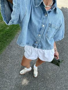 Basic Jeans And T Shirt Outfit, Outfit With Lace Undershirt, Oversize Button Up Shirt Outfit, Short Sleeve Denim Shirt Outfit, Tee Shirt And Jeans Outfit, Cute Florida Outfits, Bisexual Style, Aussie Outfits, Florida Winter Outfits