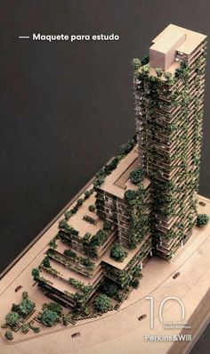 a model of a tall building with lots of trees on it's sides and the words 10 pericativi in spanish