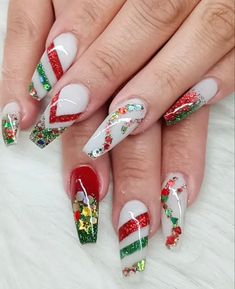 Christmas nails January Nail Ideas, Edgy Blonde Hair, Beach Nails Art, New Years Nail, January Nail, Holiday Themed Nails, New Year Nails, Nail 2023, Themed Nails