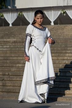 White Cotton Wedding Dress, Cotton Wedding Dresses, Medieval Wedding Dress, Dressed In White, Medieval Garb, Chess Queen, Medieval Wedding, Fashion Fantasy, Medieval Costume