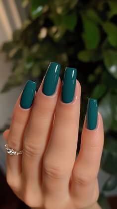 Teal Dip Nails Ideas, Dark Teal Acrylic Nails, Nail Ideas For September, Teal Fall Nails, Dark Teal Nails, Teal Nail Ideas, Early Fall Nail Colors, Nails Dark Green, Mint Green Nails