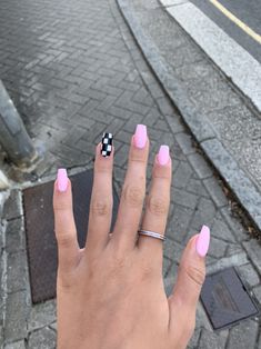 Checkered Nails Coffin, Simple Checkered Nails, Checkered Flag Nails Racing, Race Track Nails, F1 Nail Ideas, Racing Nail Ideas, Race Nails Designs Checkered Flag, Car Show Nails, Square Checkered Nails