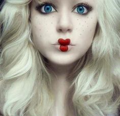 Alice in Wonderland costume makeup / Doll costume makeup w/ heart shaped lips #halloweencostumeideas Character Photoshoot, Makeup Ideas Halloween, Easy Halloween Makeup Ideas, Alice In Wonderland Makeup, Easy Halloween Makeup, Creepy Halloween Makeup, Cute Halloween Makeup