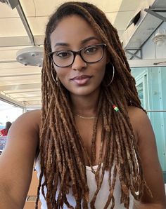 Dreadlocks Black Women, Natural Edges, Beautiful Locs, Beautiful Black Hair, Dreadlock Styles, Dreads Styles, Dreadlock Hairstyles, Dark Skin Women