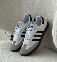 Looks Adidas, Samba Shoes, Shoes For School, Pretty Shoes Sneakers, Adidas Samba Og, Adidas Shoes Women