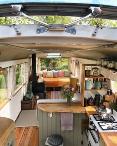 If you’ve been captivated by the idea of #vanlife (oh, us too!), you might be a bit overwhelmed with where to start. There’s so much information and inspiration out there that it can be a bit… paralyzing. Design Casa Piccola, Campervan Interior, Van Home, Van Living