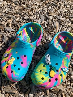 Ugg Crocs, How To Wear Crocs, Slipons Shoes, Cute Slides, Women Footwear, Crocs Men