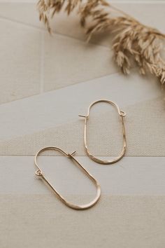 Willow Hoops Every Day Jewelry, Everyday Wear Jewelry, Adornment Jewelry, Metal Pendant, Jewelry Case, Bijoux Diy, Jewelry Inspo, 14kt Gold, Boho Jewelry