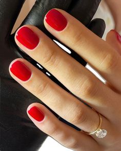 Summer Manicure Designs, Natural Nail Shapes, Spring Nails Ideas, Best Nail Polish Brands, Oval Shaped Nails, Short Nail Manicure, Nail Coat, Simple Spring Nails, Manicure Designs