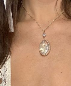 #siren #mermaid #mermaidcore #sirencore #mermaidaesthetic #aesthetic #core #sirenaesthetic #water #shells #sea #pearls #alluring #shellnecklace #shellnails Look Disco, Dope Jewelry, Funky Jewelry, Jewelry Lookbook, A Necklace, Girly Jewelry, Jewelry Inspo