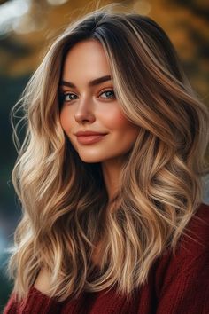 29 Stunning Fall Hair Color Ideas for Blondes Warm Hair Color Ideas Blonde, Full Blonde Hair, Hair Color For Warm Skin Tones, Long Loose Curls, Fall Blonde Hair Color, Warm Hair Color, Loose Curls Hairstyles, Blonde Layered Hair, Fall Blonde Hair