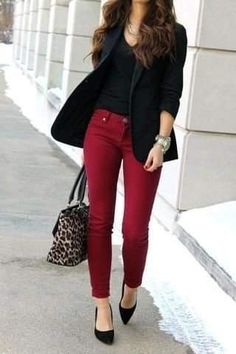 Burgundy Pants Outfit, Outfit Pantalon, The Asterisk, Casual Corporate, Burgundy Pants, Business Casual Outfits For Women, Business Casual Outfits For Work