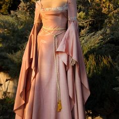 Barbie Rapunzel Aesthetic, Elf Wedding Dress, Rapunzel Aesthetic, Barbie Rapunzel, Elven Dress, Medieval Gown, Fair Outfits, Old Fashion Dresses, Chique Outfits