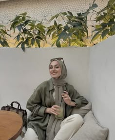 Spring Hijab Style Outfit Ideas, Green Top Hijab Outfit, Green Hijabi Outfits, Hijabi Fashion Casual Summer, Sweater Girl Aesthetic, Hijabi Summer Outfits Casual, Green Outfit Hijab, Hijabi Fashion Summer, Hijab Outfit Inspiration