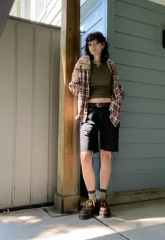 Gender Euphoria Outfits, Androgynous Beach Outfits, She They Outfits, Butch Summer Outfits, Cute Tomboy Outfits Summer, Summer Outfits Nonbinary, Androgynous Summer Fashion, Masc Summer Outfits For Women, Androgynous Streetwear