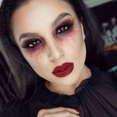 #maquillage #halloween vampire femme instructions yeux rouges Women’s Devil Makeup, Devil Inspired Makeup, Faschings Make Up, Vampire Make Up, Horror Smink, Devil Makeup Look, Halloween Makeup Vampire, Halloween Schminke, Fete Emo