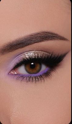 Makeup Looks Light Purple, Dark Purple And Silver Eye Makeup, Colorful Eye Makeup Purple, Purple And Gold Wedding Makeup, Homecoming Makeup For Purple Dress, Cute Purple Eye Makeup, Hoco Makeup For Purple Dress, Homecoming Purple Makeup, Gold And Purple Makeup Looks