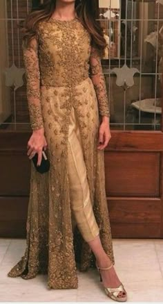 Walima Dress, Shadi Dresses, Pakistani Formal Dresses, Pakistani Wedding Outfits, Salwar Kamiz, Red Lehenga, Indian Gowns Dresses, Desi Clothes, Pakistani Bridal Dresses