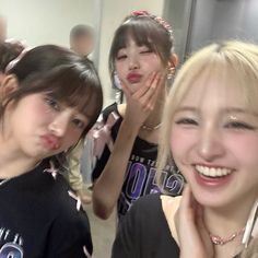 #wonyoung #liz #rei icon pfp selca ive trio cute kpop idol Wonyoung Liz, I Need You Love, Ive Rei, Korean Pop Idol, Girl's Back, Icon Pfp, Girl Day, Korean Pop, Matching Pfp