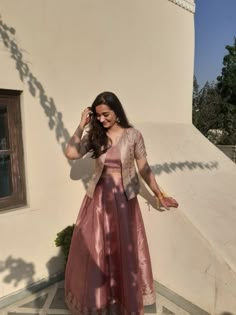 Outfit Idea From Saree, Outfits Made From Old Saree, Jacket From Saree, Lengha From Old Saree, Recycled Saree Ideas, Saree Cloth Dress, Saree With Tops Ideas, Lehenga Design From Saree, Lehenga Ideas From Old Sarees