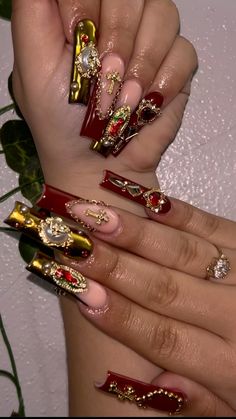 Catholic Nails Designs, Virgencita Nails Red, Red Catholic Nails, Red Gold Nails Design, Red And Gold Acrylic Nails For Quince, Red Virgencita Nails, Virgin Mary Nails Long, Red Nails And Gold Jewelry, Catholic Nails