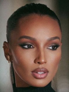 Sophisticated Makeup Classy, 90s Soft Glam Makeup, Jasmine Tookes Makeup, 90s Makeup Looks Black Women, 90s Glam Makeup, 90s Supermodel Makeup, Supermodel Makeup, Siren Makeup, Jasmin Tookes