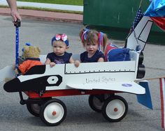 Our Space Shuttle kids wagon parade Space Party Crafts, Kids Parade Floats, Rocket Diy, Wagon Floats, Wagon Halloween Costumes, Wagon Costume, Festival Trolley, Mardi Gras Kid, Space Halloween