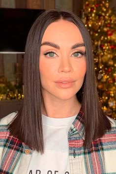 Sleek Straight Medium Length Hair, Sleek Mid Length Hair, Medium Hair Straight Cut, Medium Length Haircut No Layers, Straight Shoulder Length Hair, Medium Length Hair Women, Shoulder Length Hairstyle