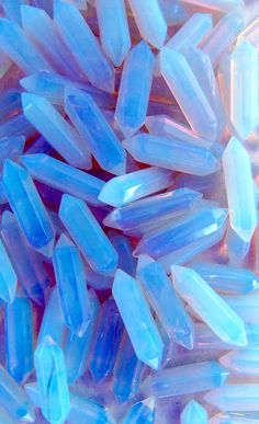 Pretty Rocks Aesthetic, Diamante Aesthetic, Blue Crystals Aesthetic, Crystals Wallpaper, Aesthetic Crystals, Carcase Iphone, Crystals Aesthetic, Colorful Rocks, Pretty Crystals