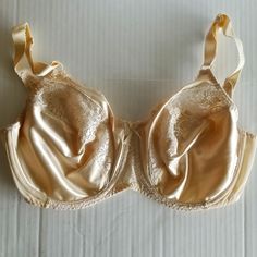 Pretty Bali Bra, White, Us 36dd. 4 Back Hood Closure. No Pets Or Smoking. This Bra Appears To Be New But Inside Tag Is Kind Of Shredded. Priced Low. Elegant Full Coverage Bra For Daywear, Fitted Full Cup Bra For Daywear, Fitted Beige Bra With Lace Trim, Fitted Beige Lace Trim Bra, Feminine Beige Lace Trim Bra, Bali Bra, Beige Lace Underwire Bra, Bali Bras, Minimiser Bra