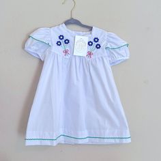 Emma Update. Never Worn With Tags. So Sweet! Short Sleeve Dresses With Floral Embroidery For Playtime, White Embroidered Dress For Playtime, Navy Blue Girls Dress, Kelly Green Dresses, Lunch Dresses, Rare Dress, Beaufort Bonnet Company, Beaufort Bonnet, Balloon Dress