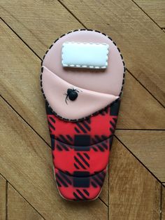 a cell phone case made to look like it is in the shape of an oven mitt