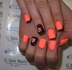 Kö Short Nails With Daisy Design, Summer Nails Black And Pink, Bright Orange Dip Nails, Nails Natural Design Ideas, Bright Orange Pedicure, Fancy French Tip Nails Acrylic, Ring Finger Flower Nail Design, Popular Gel Nail Designs, Gel Nail Designs For Birthday