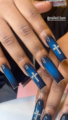 Acrylic Airbrush Nails Art Designs, Air Sign Nails, Blue Aura Nails With Chrome, Long Airbrush Nails, Baddie Aura Nails, Dark Glitter Blue Nails, Blue And Black Nails Ideas, Nail Ideas Airbrush, Homecoming Nails Acrylic Blue