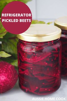 A glass jar of pickled beetroot. Fridge Pickled Beets, Raw Pickled Beets, Beetroot Pickle Recipe, Beetroot Preserving, Raw Beet Recipes, Preserving Beetroot, Spicy Pickled Asparagus Recipe, Pickle Beetroot, Pickled Beetroot Recipe