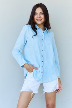 This relaxed-fit beauty brings the timelessness of denim and the breezy lightweight feel of chambray fabric together in one spellbinding top, making it perfect for when you need to look pulled-together but also remain comfy. Boasting a classic button-up silhouette, complete with a pointed collar and cuffs, this piece exudes an elevated style. Long sleeves add a touch of warmth for chilly days but are easy to roll up for a more low-key look. The medium-weight denim chambray fabric confers durabil Denim Button Down Shirt, Blue Denim Shirt, River City, Chambray Fabric, City Market, Denim Button Down, Light Blue Denim, Tailored Trousers, Blue Jean