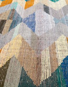 a multicolored rug is shown on the floor