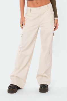 Beige Cargo Pants, Pants Pocket, Baggy Cargo Pants, Swimwear Dress, Cargo Pants Women, One Shoulder Tops, Look On, Pocket Detail, S Models