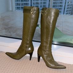 St.John Boots In Green Leather With Zipper On Side Size7.5 B Red Leather Interior Green Leather, Leather Interior, Shoes Heels Boots, St John, Red Leather, Shoes Women Heels, Shoes Heels, Size 7, Women Shoes