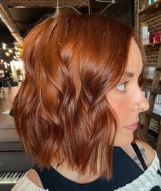 Copper Hair Color Short Bob, Copper Choppy Bob, Brown Bob With Copper Highlights, Bob Red Hairstyles, Lob Copper Hair, Bob With Copper Highlights, Short Amber Hair, Short Red Hair Balayage, Cowgirl Copper Hair Bob