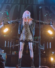 Taylor momsen