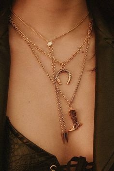 Whether you're rustlin' up cattle or just rustlin' up some good ol' fashioned fun, this gold necklace is your accomplice in cowboy chic. And don't reckon you're the only one who needs to feel the outlaw vibes – it's a downright rootin' tootin' gift for your partner-in-crime or any hombre who's got that renegade twinkle in their eye. So hitch up your spurs and mosey on over to snag our Gold Outlaw Bolo Spike Necklace. Y'all better believe it's gonna make you feel like the sheriff of style! Chain: Gold Country Jewelry, Gold Western Jewelry, Cowgirl Accessories Necklaces, Gold Western Jewellery, Cowboy Necklace, Horseshoe Necklace Gold, Cowboy Jewelry, Bolo Necklace, Boys Necklace