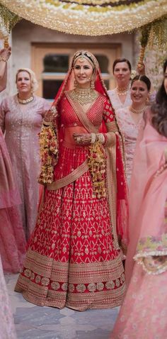 Katrina Kaif Indian actress wedding pictures Vicky Kaushal Marriage Bollywood Star Indian Actor salman khan Orang India, Latest Bridal Lehenga Designs, Celebrity Bride, Bridal Lehenga Designs, Latest Bridal Lehenga, Wedding Lehenga Designs, Indian Bride Outfits, Bridal Lehenga Collection, Indian Bridal Lehenga