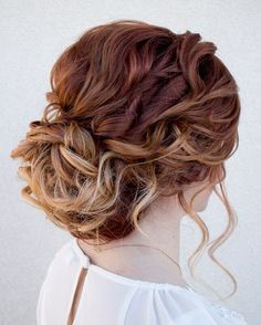 Romantic Messy Updos Hairstyle for Wavy or Curly Hair Curly Updos For Medium Hair, Updo Hairstyles For Medium Hair, Messy Updos, Curly Updos, Dunner Wordend Haar, Easy Updo Hairstyles, Hairstyles For Medium Hair