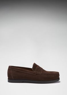 Here we offer you another Hugs & Co. take on a classic style. Our penny loafer upper made with carefully selected brown Italian suede is teamed with a robust boat shoe sole in black rubber. This gives the shoes great wearability, fantastic comfort and the timeless style you're looking for in a penny loafer. We also offer loafers with tassels and driving shoes here at the Hugs & Co. online store. Our men's shoes are super cool and made to the tip top highest standards with leathers and suedes fro Traditional Brown Slip-on Loafers, Luxury Brown Slip-on Moccasins, Masculine Slip-on Moccasins With Rubber Sole, Brown Slip-on Loafers With Stitched Sole, Masculine Brown Slip-on Moccasins, Penny Loafer, Super Cool, Driving Shoes, Penny Loafers