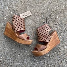 Bed Stu Enid Sandal Color: Tan Rustic Leather Women's Size 8.5 New Without Box Bed Stu Sandals, Braided Leather Sandals, Gladiator Flats, Leather Gladiator Sandals, Platform Wedge Heels, Sandal Platform, Bed Stu, Leather Sandals Flat, Brown Leather Sandals